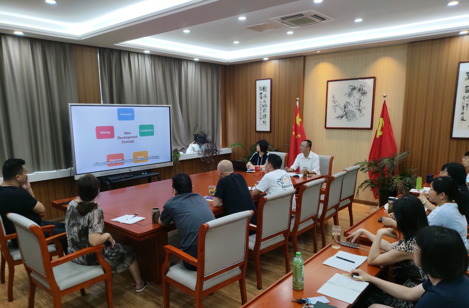 1658104652778 國際合作部黨支部開展主題黨日活動圖片1