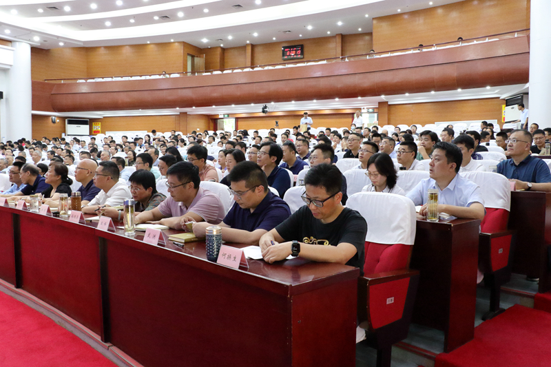 理論教學(xué) 攝影:王建峰